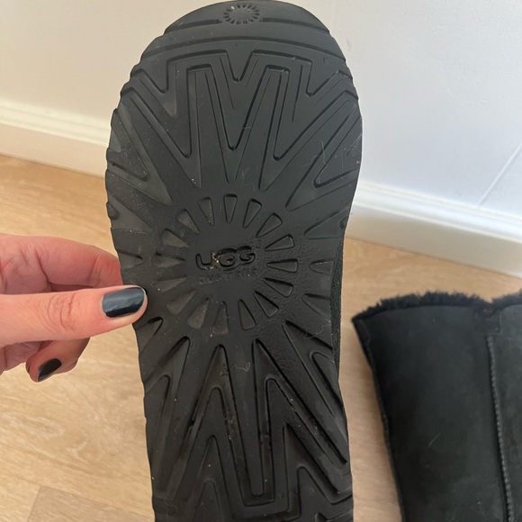 Excellent Condition Genuine UGGs Size 7 - Picture 10 of 10